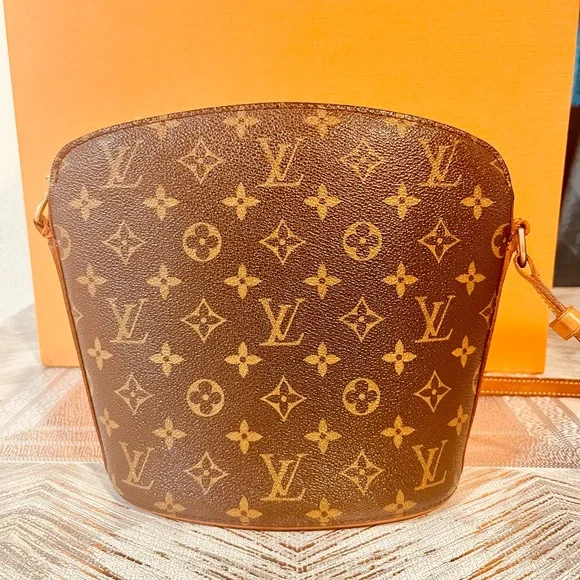Louis Vuitton Brown Monogram Shoulder Bag - Picture 2 of 16